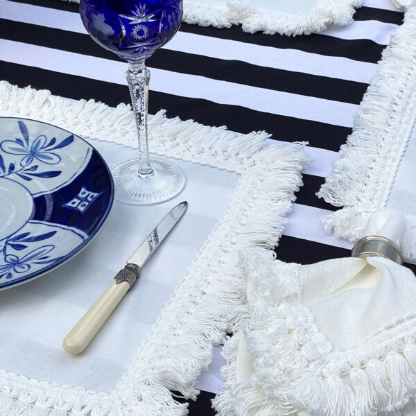 Homes&Seasons - Samornia White With White Fringes Placemats & Napkins Set of 4
