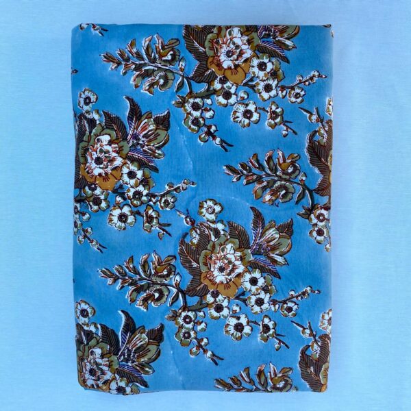 Homes&Seasons - Blue Flower on Beige Tablecloth