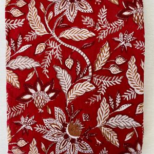 Homes&Seasons - Alice Kırmızı Üzerine Kış Yaprakları Masa Örtüsü